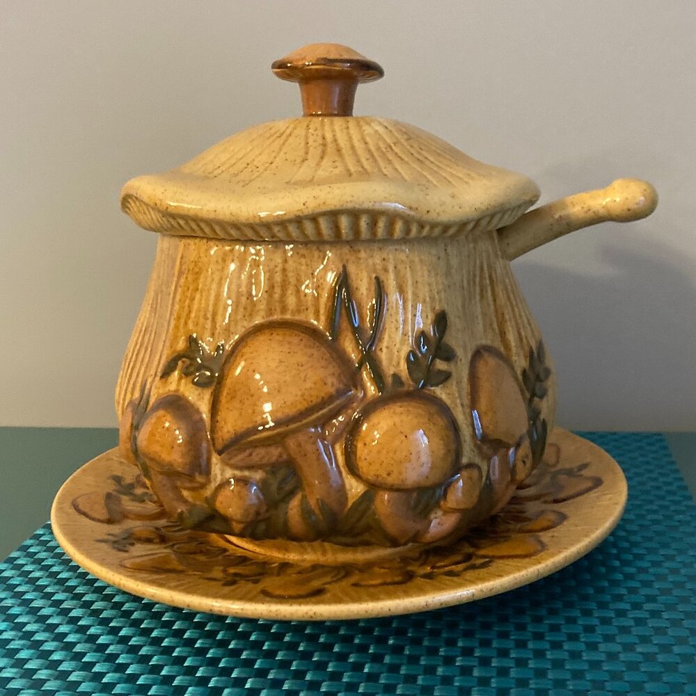 Ceramic Soup Tureen With Ladle and Plate 4 Pc Set w/Mushroom Theme